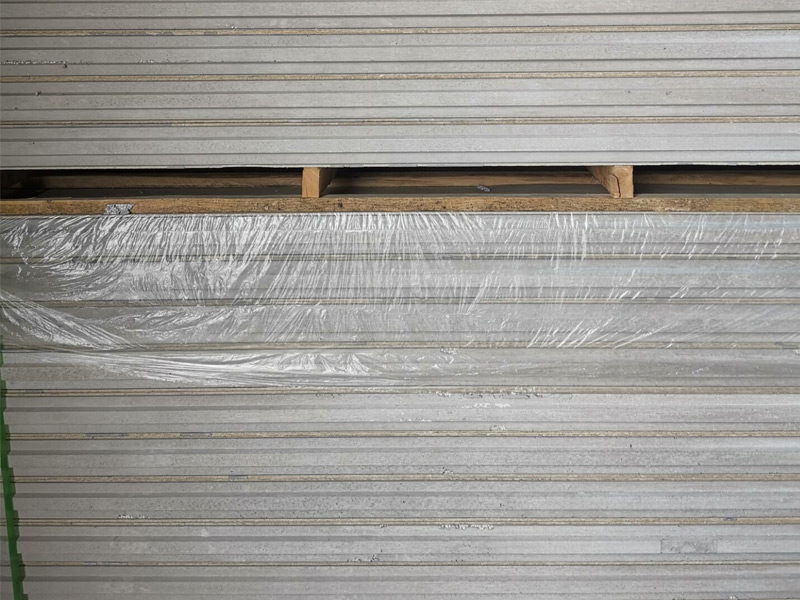 濱州硅酸鈣板聚苯顆粒復(fù)合夾芯墻板注意事項(xiàng)